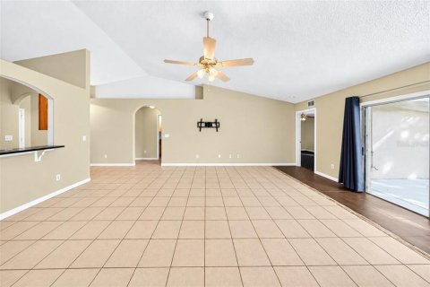 Villa ou maison à vendre à Edgewater, Floride: 4 chambres, 174.84 m2 № 2402972 - photo 15