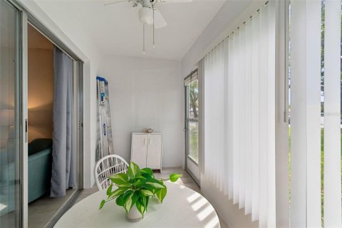 Condo in Belleair Bluffs, Florida, 2 bedrooms  № 2107336 - photo 30