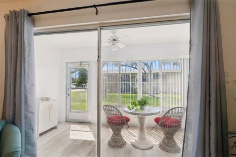 Condo in Belleair Bluffs, Florida, 2 bedrooms  № 2107336 - photo 25