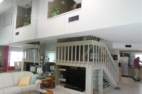 Townhouse in Sarasota, Florida 3 bedrooms, 179.58 sq.m. № 2167082 - photo 11