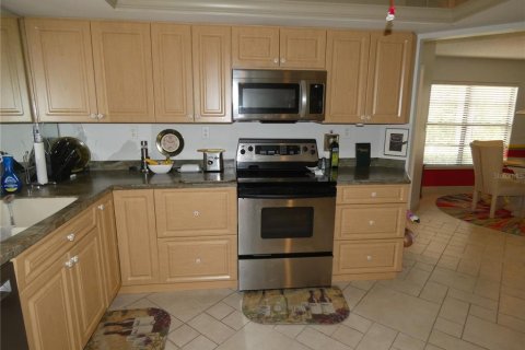 Townhouse in Sarasota, Florida 3 bedrooms, 179.58 sq.m. № 2167082 - photo 15