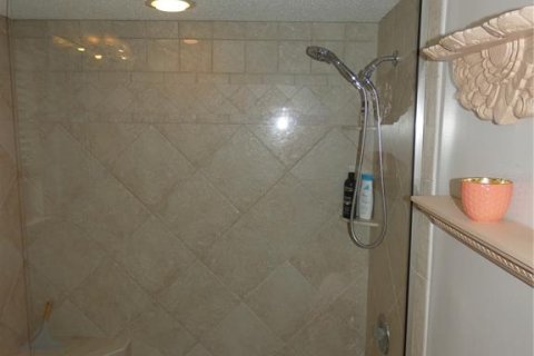 Townhouse in Sarasota, Florida 3 bedrooms, 179.58 sq.m. № 2167082 - photo 26