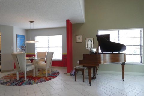 Townhouse in Sarasota, Florida 3 bedrooms, 179.58 sq.m. № 2167082 - photo 8