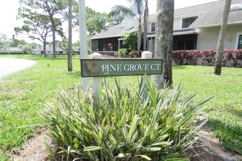 Townhouse in Sarasota, Florida 3 bedrooms, 179.58 sq.m. № 2167082 - photo 2