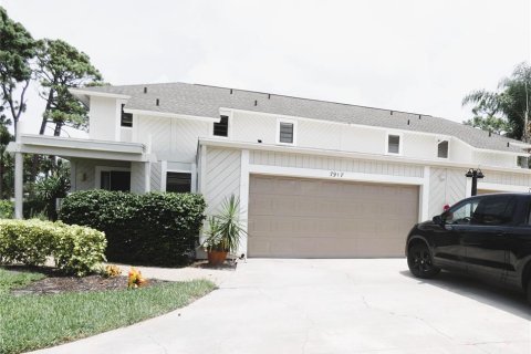 Townhouse in Sarasota, Florida 3 bedrooms, 179.58 sq.m. № 2167082 - photo 3