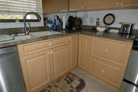 Townhouse in Sarasota, Florida 3 bedrooms, 179.58 sq.m. № 2167082 - photo 13