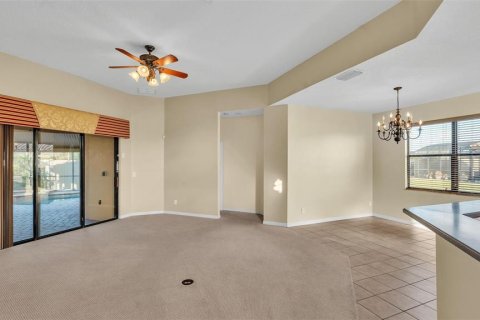 House in Haines City, Florida 5 bedrooms, 232.26 sq.m. № 1903145 - photo 6