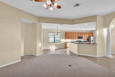 House in Haines City, Florida 5 bedrooms, 232.26 sq.m. № 1903145 - photo 8
