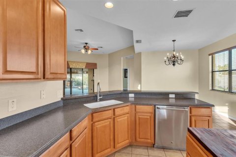 House in Haines City, Florida 5 bedrooms, 232.26 sq.m. № 1903145 - photo 15