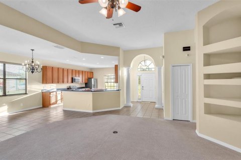 House in Haines City, Florida 5 bedrooms, 232.26 sq.m. № 1903145 - photo 9