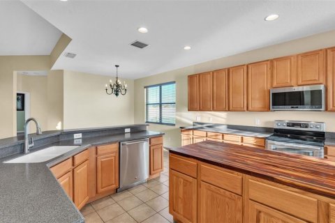 House in Haines City, Florida 5 bedrooms, 232.26 sq.m. № 1903145 - photo 17