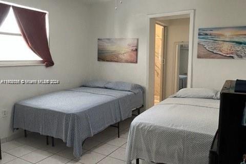 House in Miami, Florida 5 bedrooms, 159.42 sq.m. № 1964834 - photo 17