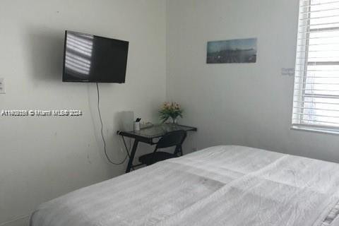 House in Miami, Florida 5 bedrooms, 159.42 sq.m. № 1964834 - photo 13