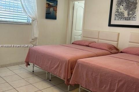 House in Miami, Florida 5 bedrooms, 159.42 sq.m. № 1964834 - photo 9