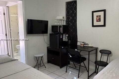 House in Miami, Florida 5 bedrooms, 159.42 sq.m. № 1964834 - photo 20