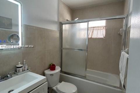 House in Miami, Florida 5 bedrooms, 159.42 sq.m. № 1964834 - photo 27