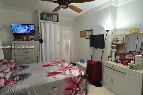 House in Miami, Florida 5 bedrooms, 159.42 sq.m. № 1964834 - photo 29