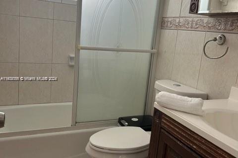 House in Miami, Florida 5 bedrooms, 159.42 sq.m. № 1964834 - photo 6