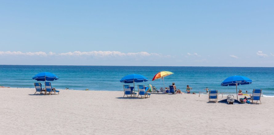 Condominio en Delray Beach, Florida, 2 dormitorios  № 1024341