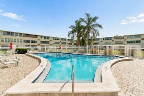 Condo in Saint Petersburg, Florida, 1 bedroom  № 2151528 - photo 27