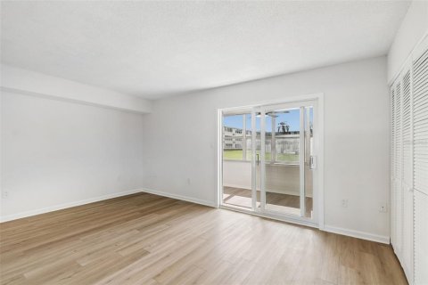 Condo in Saint Petersburg, Florida, 1 bedroom  № 2151528 - photo 18