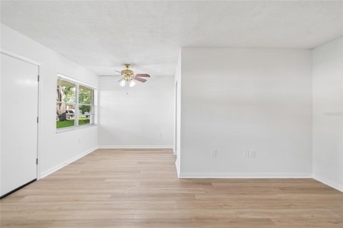 Condo in Saint Petersburg, Florida, 1 bedroom  № 2151528 - photo 6