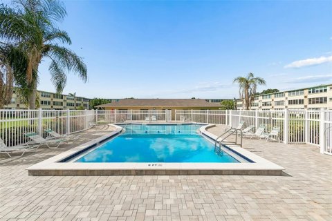 Condo in Saint Petersburg, Florida, 1 bedroom  № 2151528 - photo 28