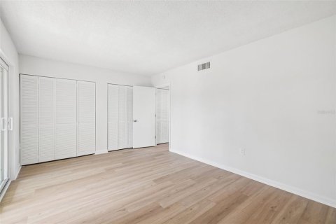 Condo in Saint Petersburg, Florida, 1 bedroom  № 2151528 - photo 16