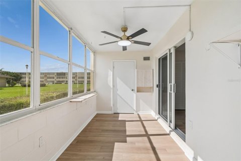 Condo in Saint Petersburg, Florida, 1 bedroom  № 2151528 - photo 21