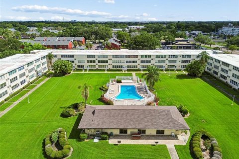 Condo in Saint Petersburg, Florida, 1 bedroom  № 2151528 - photo 30