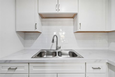 Condo in Saint Petersburg, Florida, 1 bedroom  № 2151528 - photo 10