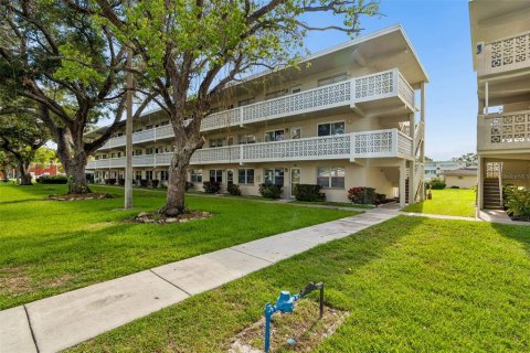 Condo in Saint Petersburg, Florida, 1 bedroom  № 2151528