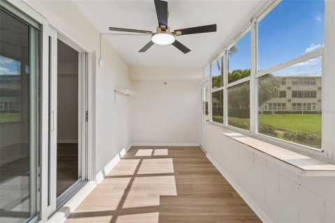 Condo in Saint Petersburg, Florida, 1 bedroom  № 2151528 - photo 20
