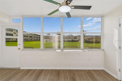 Condo in Saint Petersburg, Florida, 1 bedroom  № 2151528 - photo 19