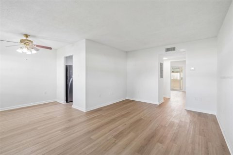 Condo in Saint Petersburg, Florida, 1 bedroom  № 2151528 - photo 7