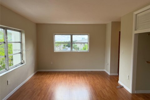 Copropriété à louer à North Miami, Floride: 1 chambre, 93.83 m2 № 2050416 - photo 4