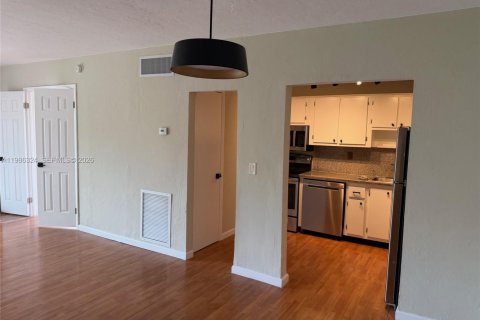 Condo à North Miami, Floride, 1 chambre  № 2050416