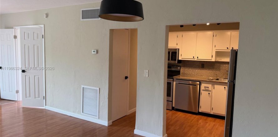 Condo à North Miami, Floride, 1 chambre  № 2050416