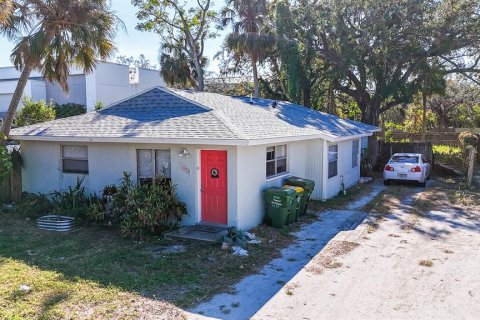 Propiedad comercial en venta en Sarasota, Florida, 4 dormitorios, 144 m2 № 1564843 - foto 1
