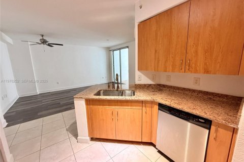 Condo in Hollywood, Florida, 1 bedroom  № 2040460 - photo 7