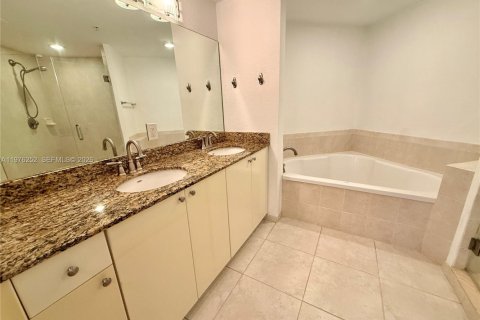 Condo in Hollywood, Florida, 1 bedroom  № 2040460 - photo 18