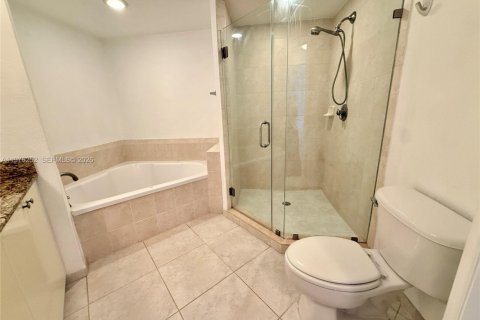 Condo in Hollywood, Florida, 1 bedroom  № 2040460 - photo 19