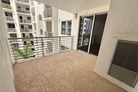 Condo in Hollywood, Florida, 1 bedroom  № 2040460 - photo 13