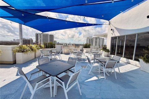 Condo in Hollywood, Florida, 1 bedroom  № 2040460 - photo 25