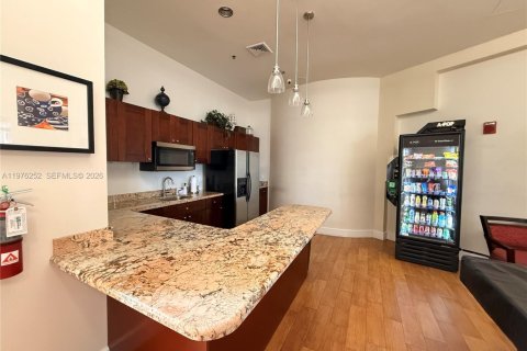 Condo in Hollywood, Florida, 1 bedroom  № 2040460 - photo 29