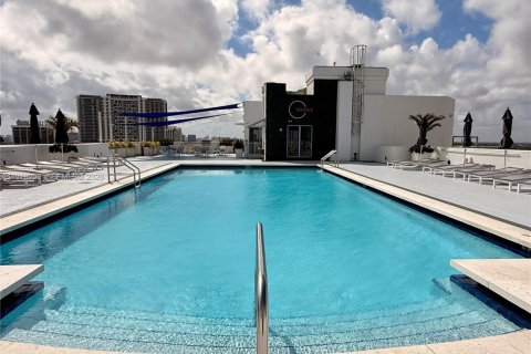 Condo in Hollywood, Florida, 1 bedroom  № 2040460 - photo 22