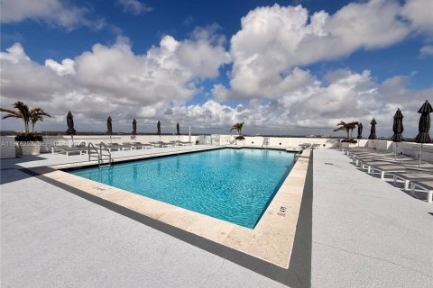Condo in Hollywood, Florida, 1 bedroom  № 2040460 - photo 23