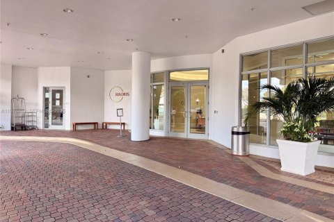 Condo in Hollywood, Florida, 1 bedroom  № 2040460 - photo 2