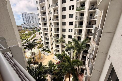 Condo in Hollywood, Florida, 1 bedroom  № 2040460 - photo 14