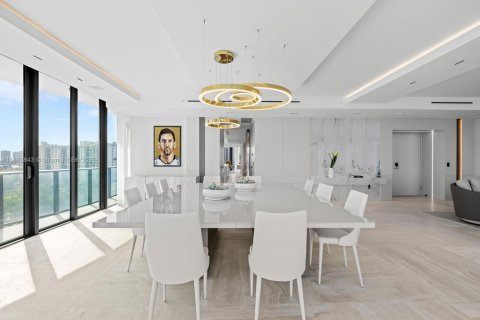 Condo in Sunny Isles Beach, Florida, 4 bedrooms  № 1891352 - photo 15